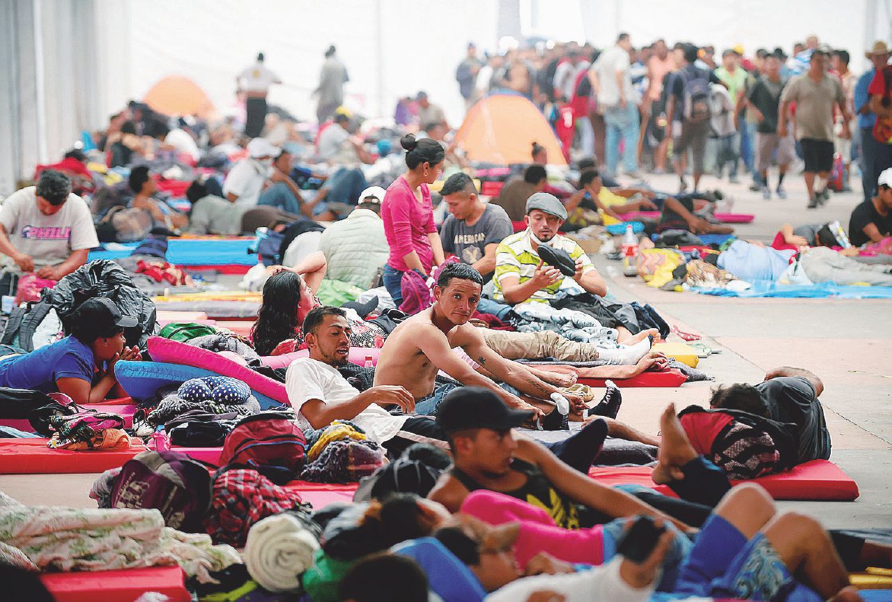 Campo profughi - I migranti centroamericani accampati dentro lo stadio di Città del Messico La quinta volta di José: “Io, desperado che sogna gli Usa”