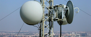 5G, per la politica non ci sono prove che sia pericoloso (ma cita studi vecchi e inadeguati)