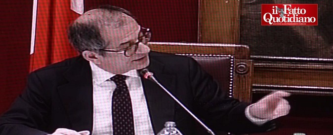 Copertina di Siparietto in commissione Bilancio, si spegne il microfono di Tria. Borghi: “Questa volta non sono stato io”