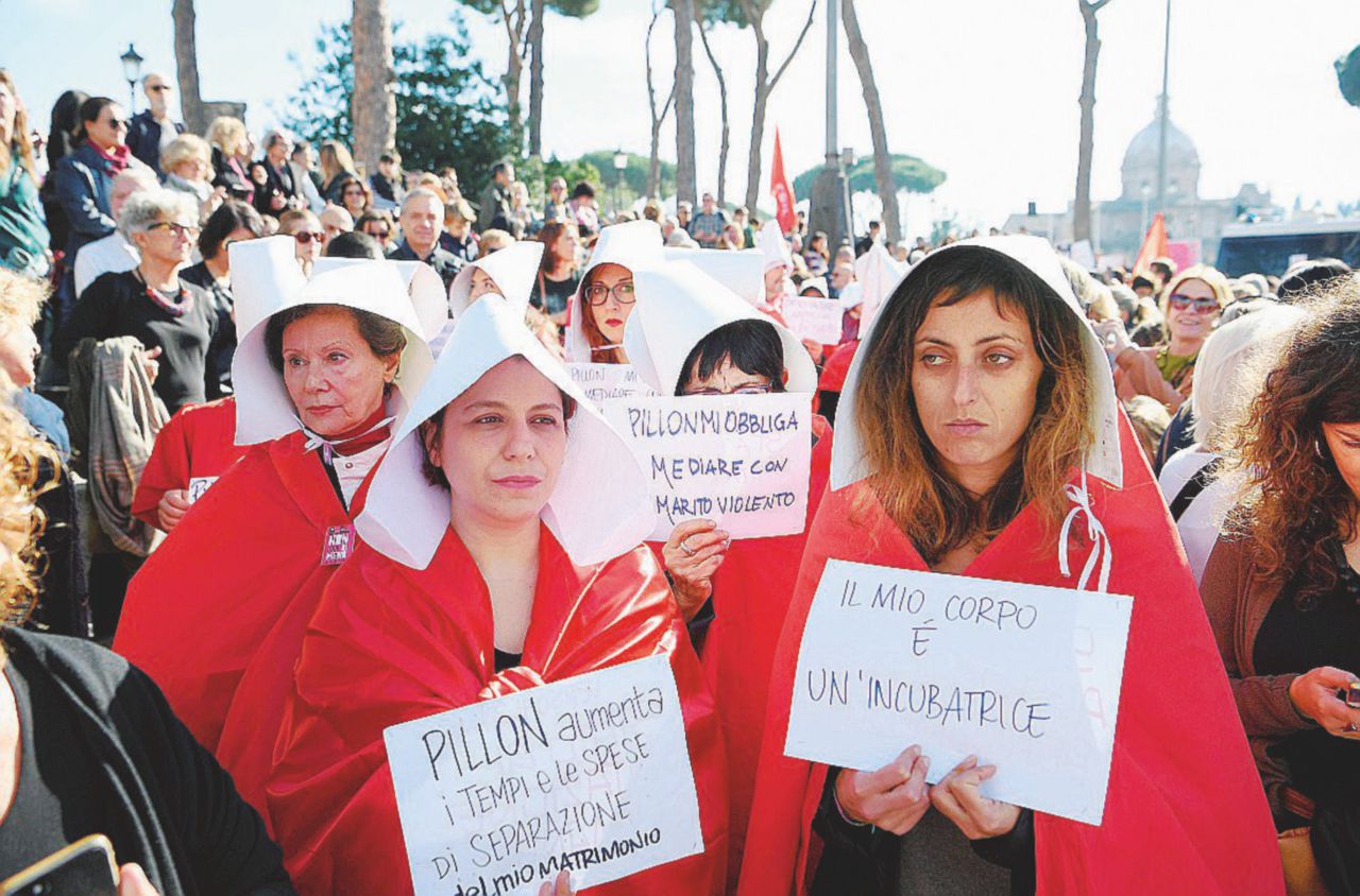 Copertina di Sfilano i No Pillon: 60 cortei contro la “legge medioevo”