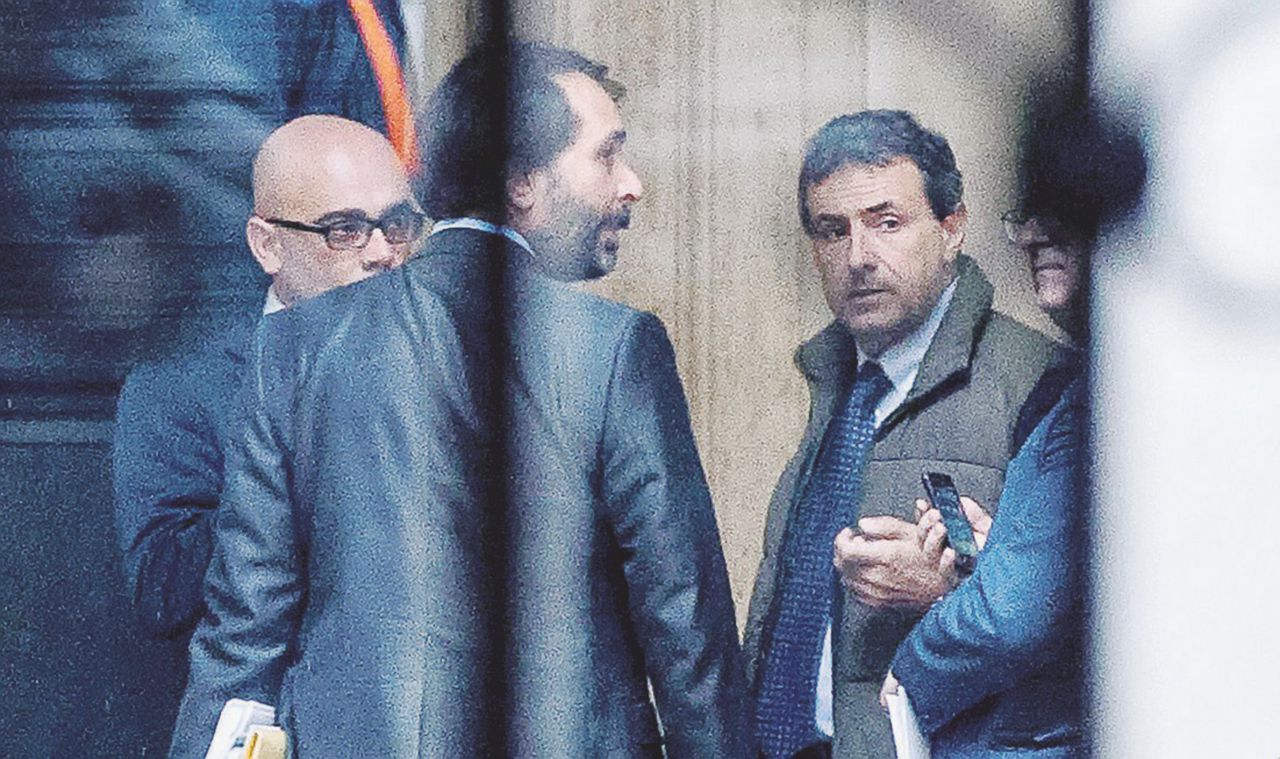 Copertina di Dagli incarichi Asl al rapporto con Raffaele. Ventinove mesi vissuti pericolosamente