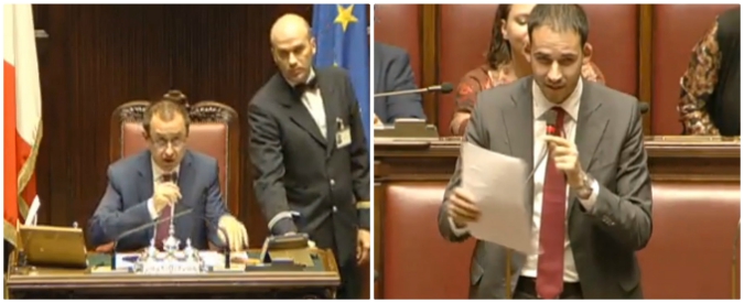 Copertina di Il microfono del deputato non funziona, la battuta di Rosato: “Ne usi un altro, tanti disponibili oggi”