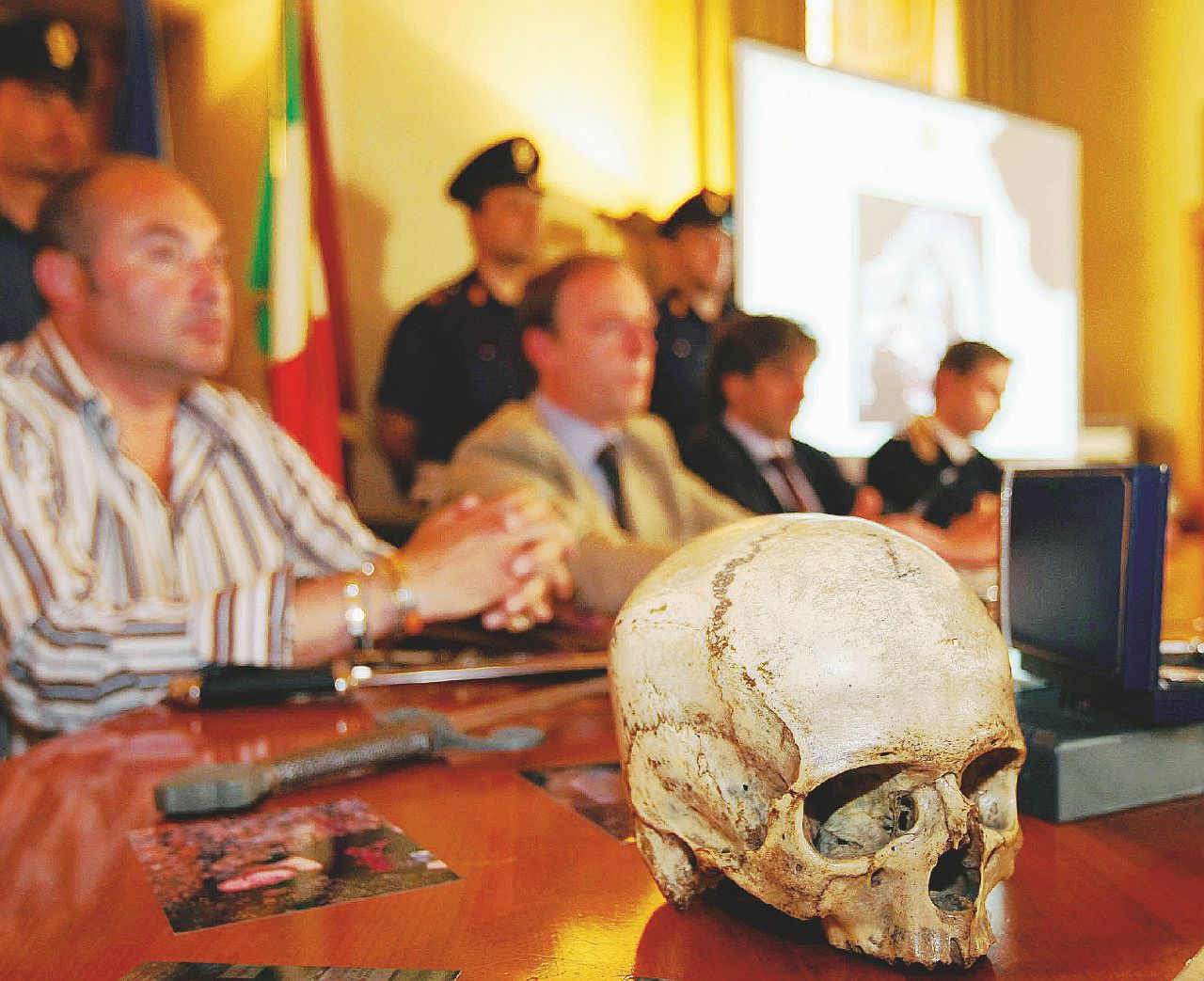 Copertina di Ossa, teschi e riti satanici: così si riapre il caso Imane