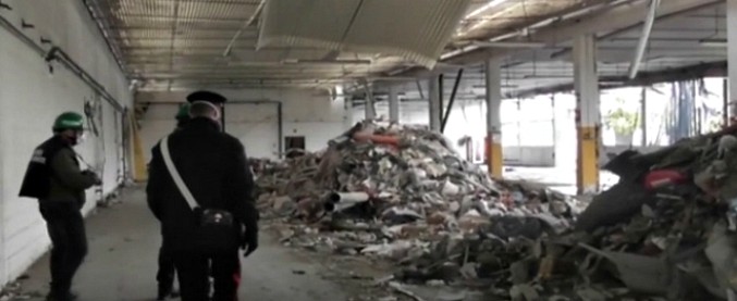 Copertina di Rifiuti, nuova operazione anti roghi del Noe: sequestrato capannone con 60 tonnellate di rifiuti a Cinisello Balsamo