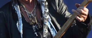 Copertina di Aerosmith, malore per il chitarrista Joe Perry durante un concerto: intubato nel backstage