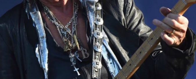 Aerosmith, malore per il chitarrista Joe Perry durante un concerto: intubato nel backstage