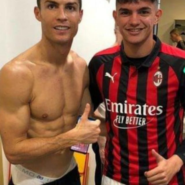 Milan-Juventus, foto hot negli spogliatoi tra Ronaldo e Bellanova: sullo sfondo c’è Chiellini completamente nudo