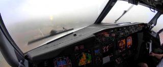 Copertina di Forte temporale su Palma di Maiorca, l’atterraggio nella tempesta è da brividi. Il video dalla cabina di pilotaggio