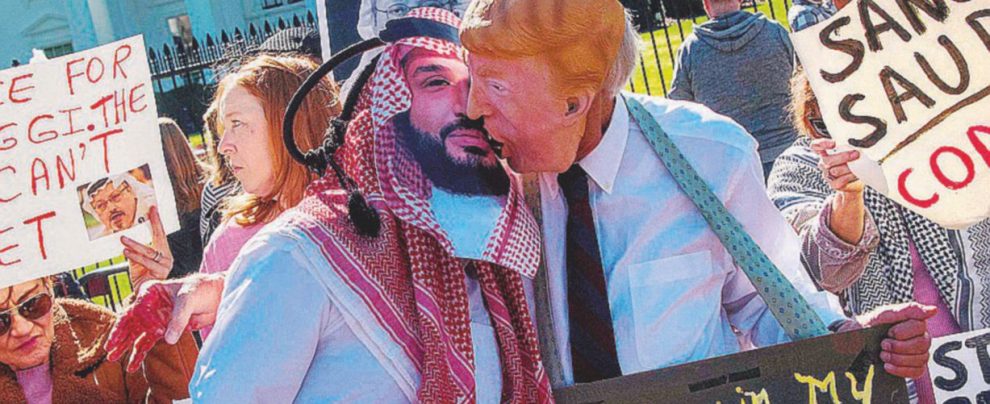 Contestazioni - Un “bacio” fra due maschere: bin Salman e Trump - Ansa Khashoggi, la Casa Bianca “assolve” il principe Salman