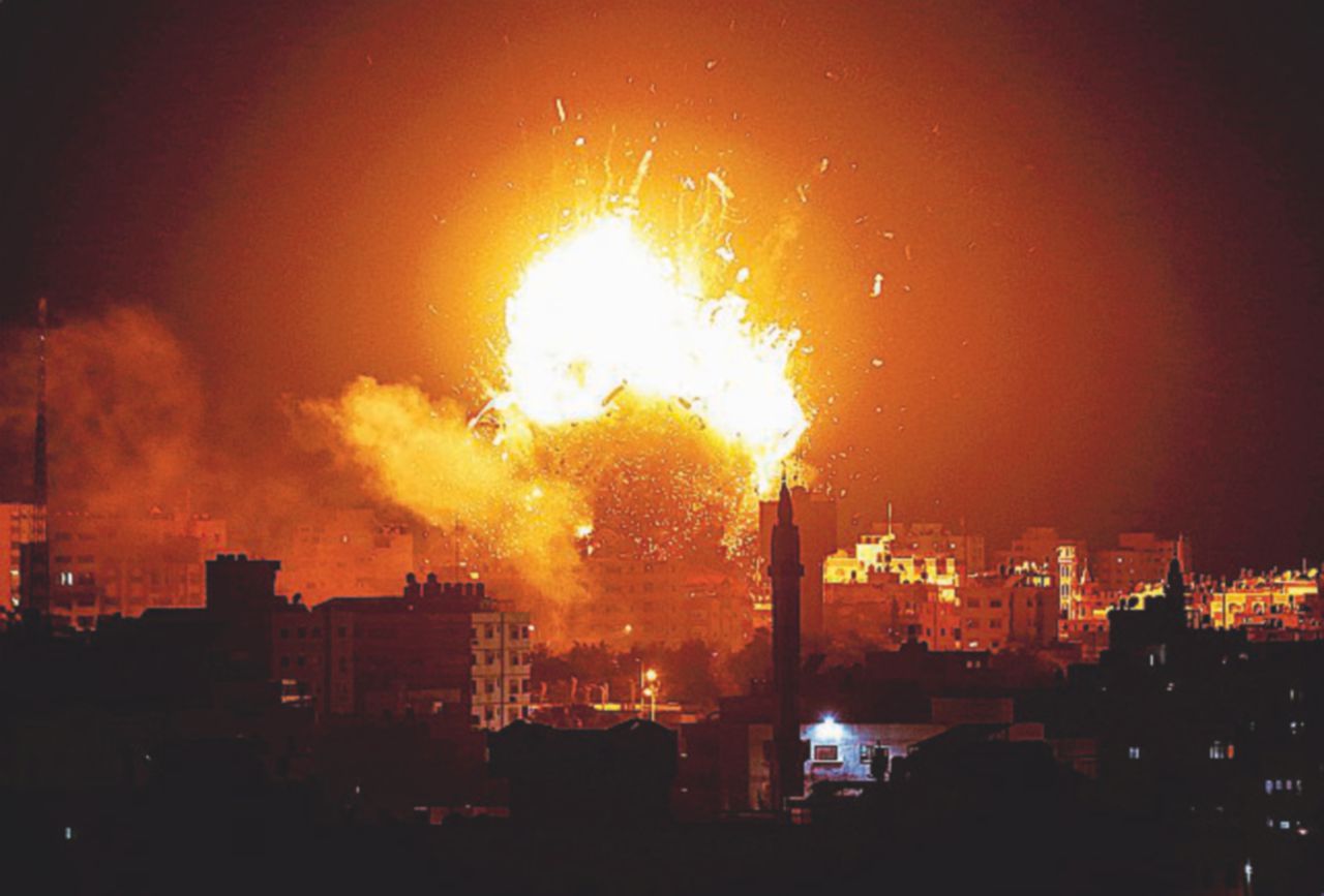 Distrutta Al Aqsa Tv - Per 24 ore è stata guerra aperta lungo il confine con Gaza: da entrambe le parti esplosioni e palazzi distrutti, come la sede della tv di Hamas - Ansa Tel Aviv e la sindrome Shalit: l’incubo dei tunnel di Hamas