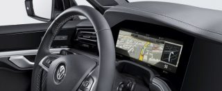 Copertina di Bosch, dopo tv e smartphone lo schermo curvo arriva anche sulle auto – foto