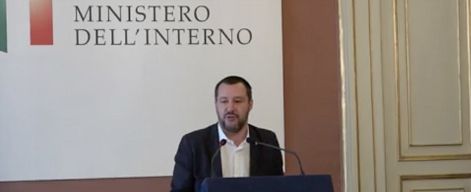 Copertina di Napoli, Salvini: “Contro emergenza rifiuti imporremo un termovalorizzatore per ogni provincia”