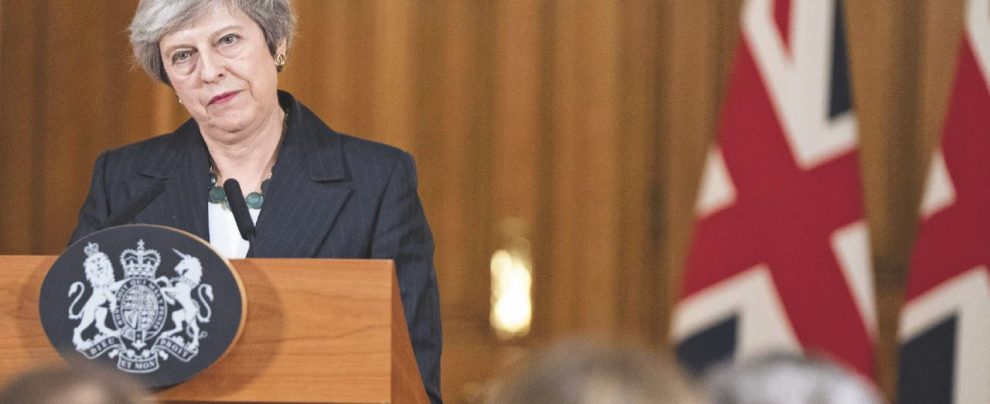 May si aggrappa al referendum: “È la Brexit scelta dai cittadini” May si aggrappa al referendum: “È la Brexit scelta dai cittadini”