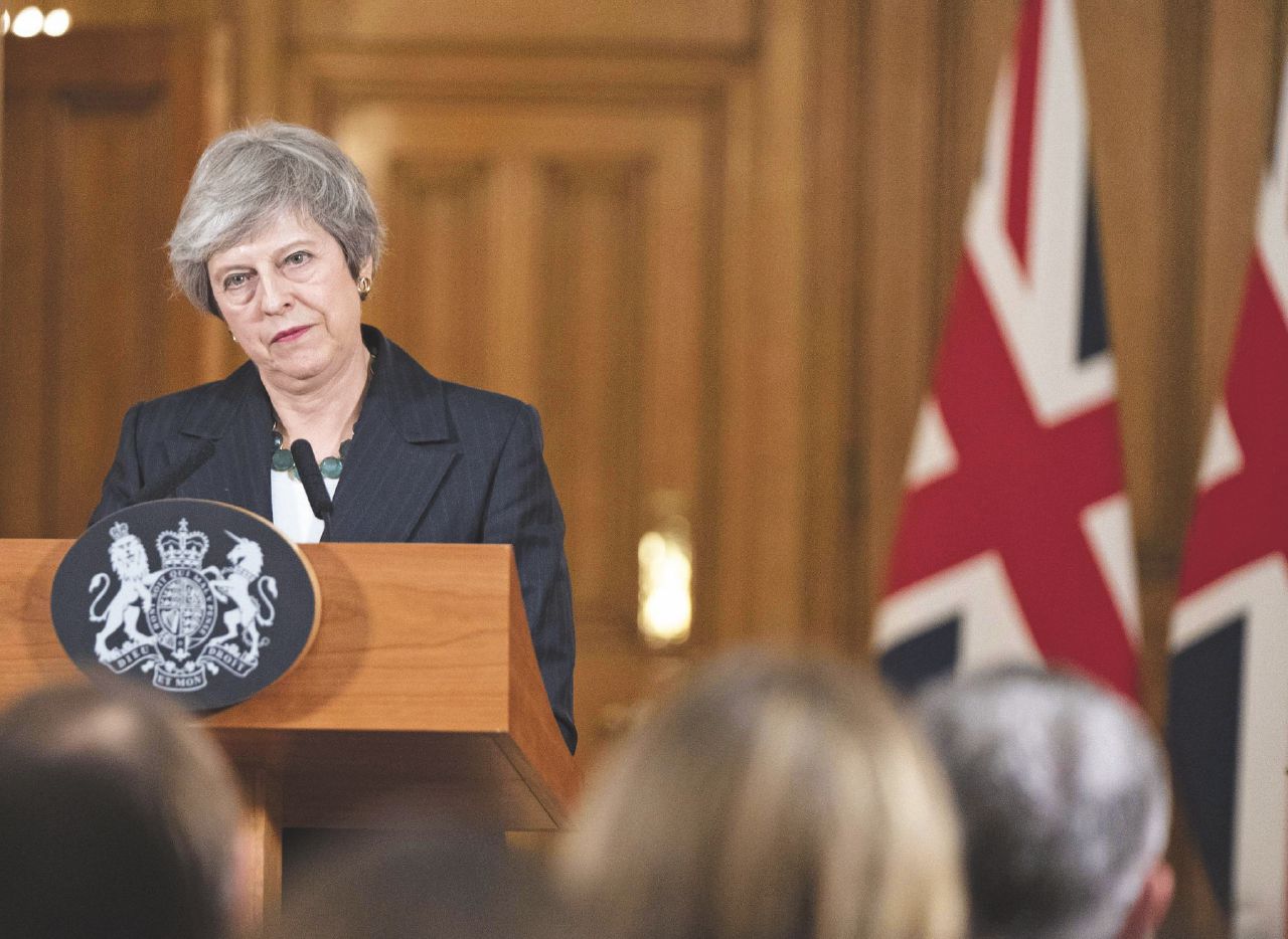 May si aggrappa al referendum: “È la Brexit scelta dai cittadini” May si aggrappa al referendum: “È la Brexit scelta dai cittadini”