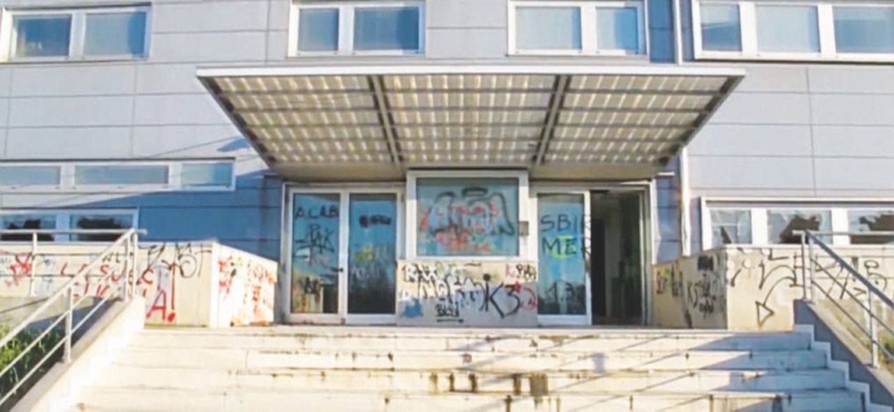 Benvenuti a Rimini. La seconda Questura d’Italia è un garage