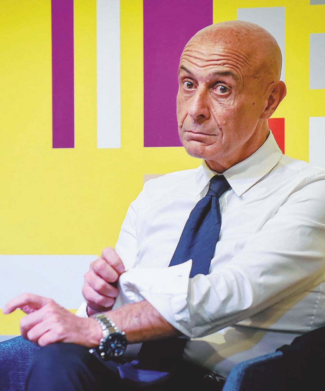 Minniti pare Godot: Renzi lo investe, lui tentenna ancora