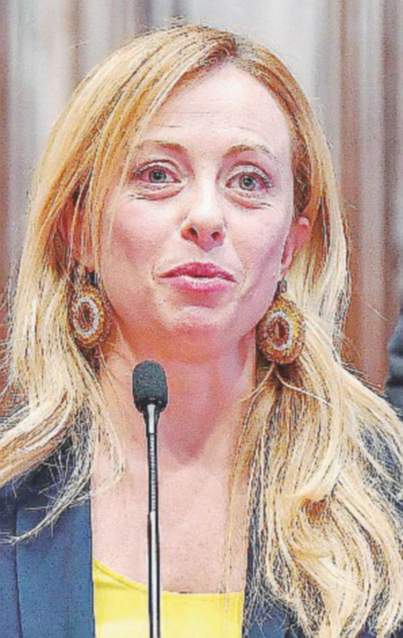 Meloni fa la spesa e punta al sorpasso su B.