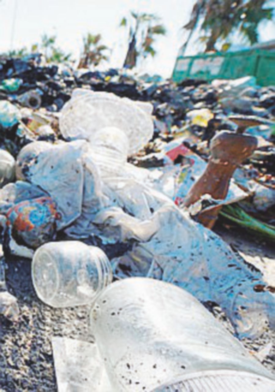 La raccolta latita, torna l’incendio dei cassonetti pieni