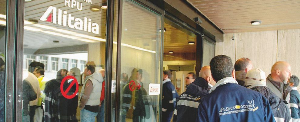 La crisi della compagnia - Alitalia perde circa 1,7 milioni di euro al giorno. Gubitosi è uno dei tre commissari - Ansa Il futuro di Alitalia senza il commissario chiave