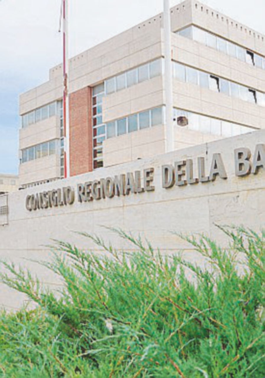 Soldi agli oratori, cani e cannabis: corsa per l’approvazione