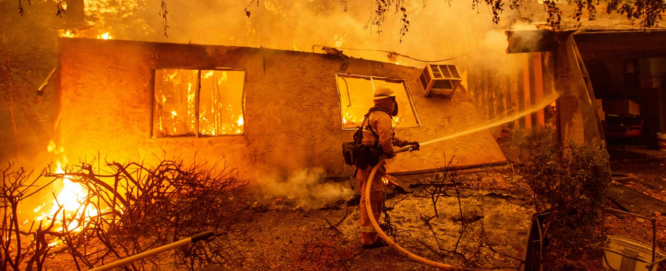 Copertina di Incendi in California, tutti che gridano al colpevole. Peccato sia quello sbagliato