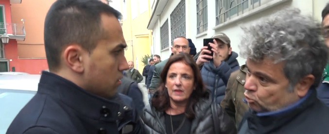 Copertina di Pomigliano d’Arco, gli operai licenziati Fca contestano Di Maio: “Dicci che non puoi fare niente per noi. Non prenderci in giro”