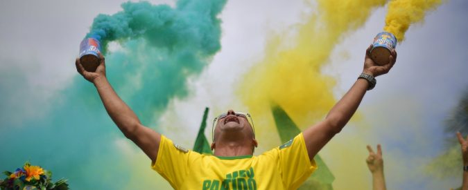 Bolsonaro, anche un gol porta voti. E Socrates si rivolta nella tomba