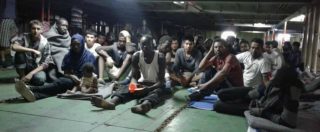 Copertina di Nivin, ong Mediterranea: “Irruzione esercito libico sulla nave, ci sono feriti”. Migranti bloccati a bordo da 12 giorni