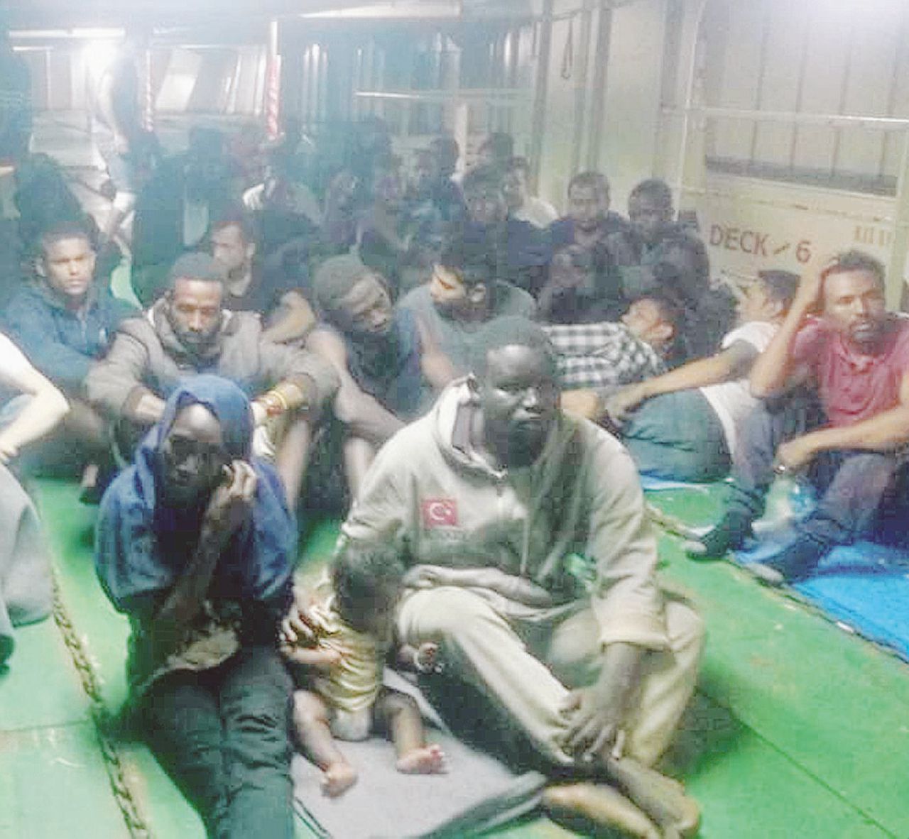 Bandiera panamense - I migranti stipati nella stiva della nave Nivin nel porto di Misurata - LaPresse Libia, proiettili di gomma sui migranti della nave Nivin