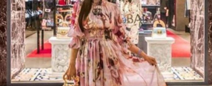 Dolce&Gabbana in Cina, in un video promo la modella mangia un cannolo e una voce commenta: “E’ troppo grande per te?”. E’ polemica. Il marchio: “Vittime degli hacker”