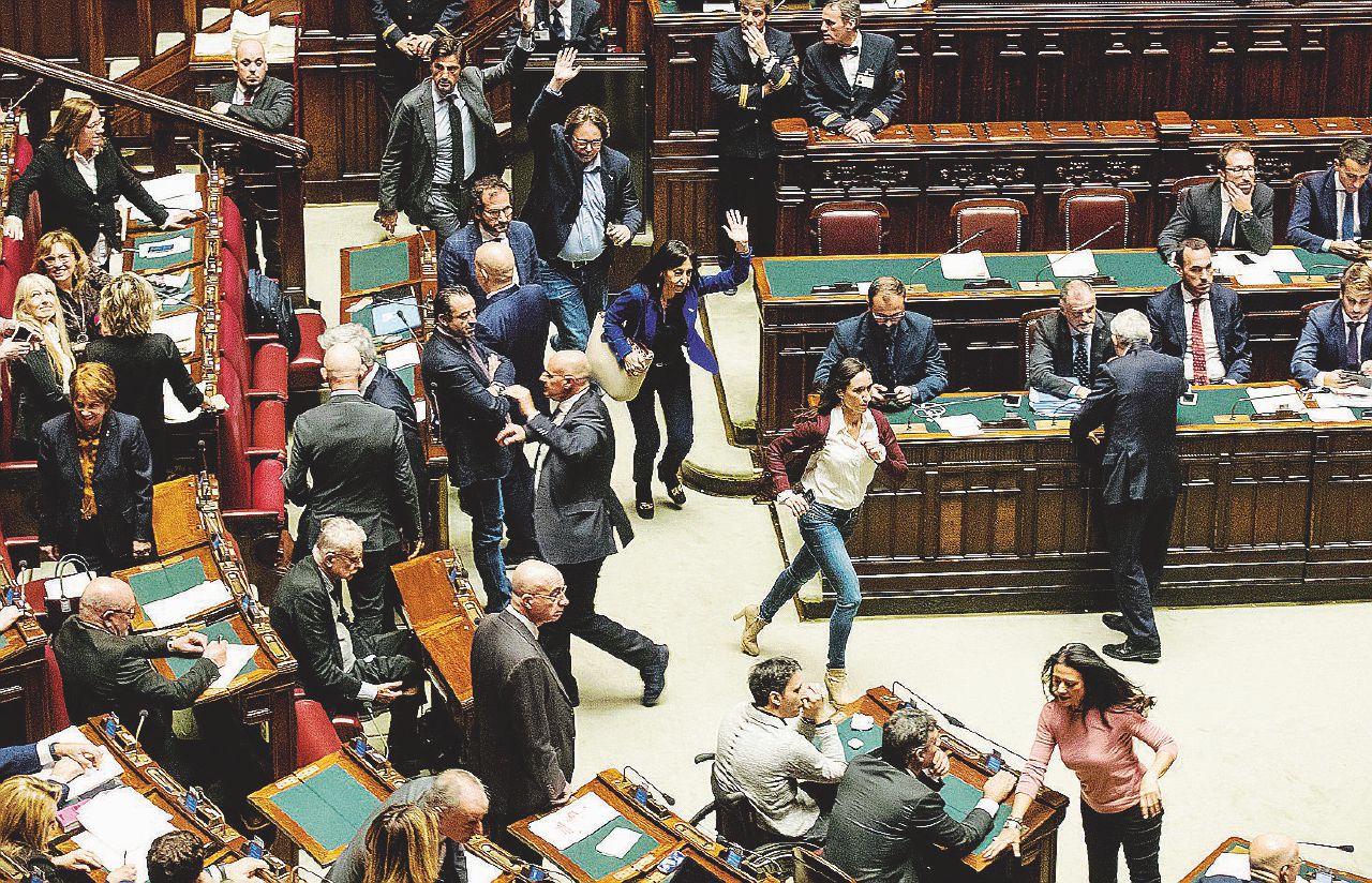 Copertina di Nemici & Contenti. “Siete senza ideali”, “E voi molto ingenui”