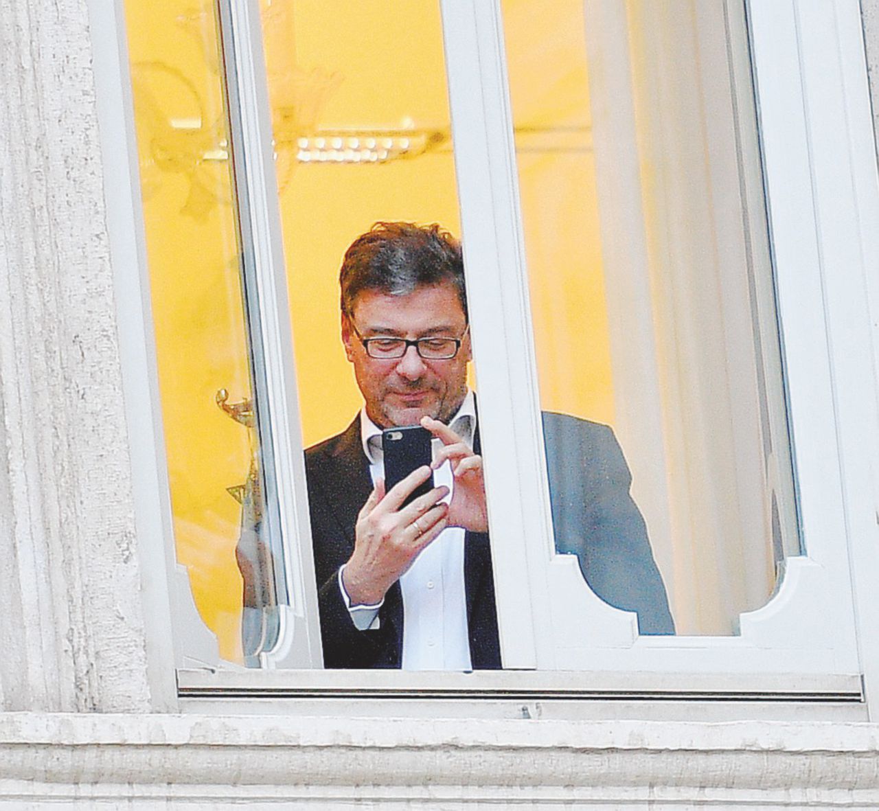 Copertina di Giorgetti e lo scranno vuoto I 5 Stelle temono nuovi guai