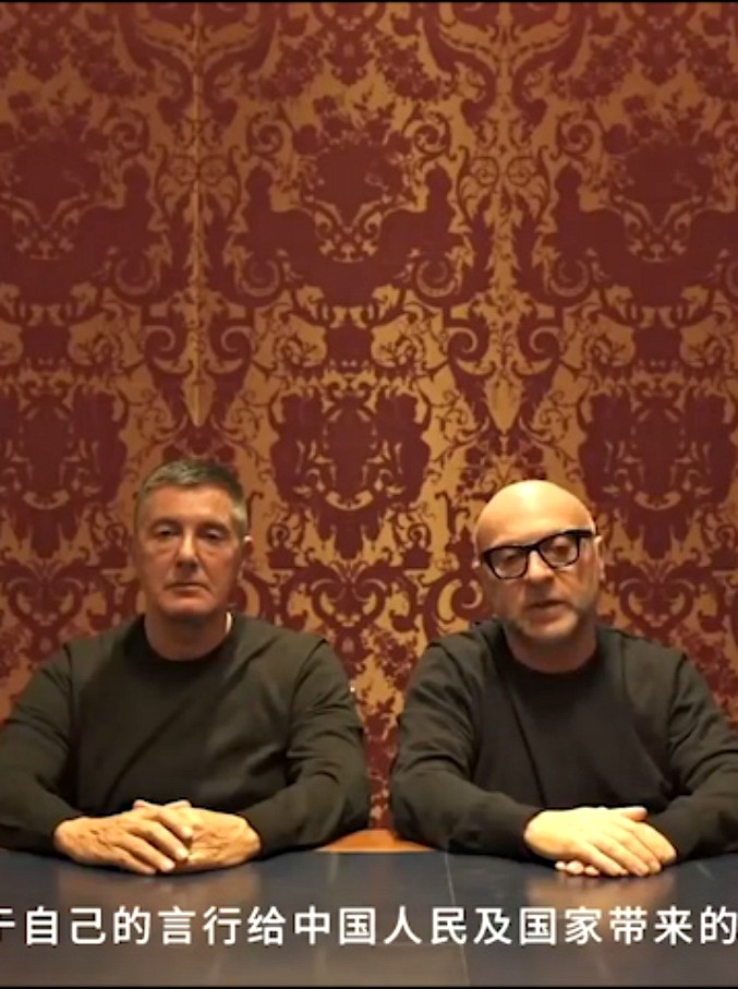 Copertina di Dolce&Gabbana e lo spot in Cina, dopo la bufera la coppia si scusa: “Amiamo la vostra cultura” [VIDEO]