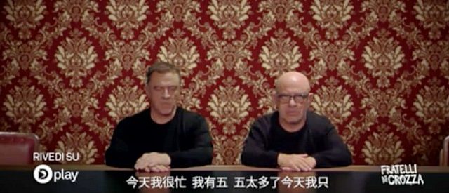 Dolce e Gabbana, Crozza e le parti tagliate del video di scuse al popolo cinese: “Questa è gente che si mangia i cani…”