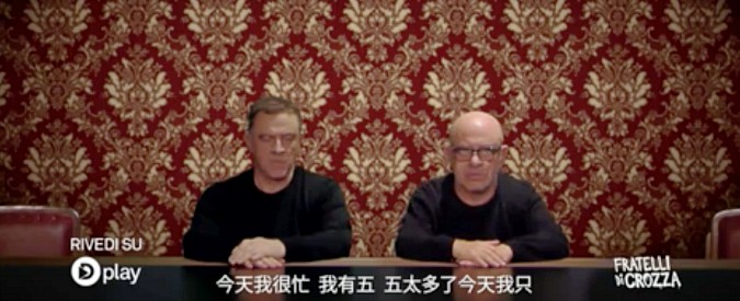 Copertina di Dolce e Gabbana, Crozza e le parti tagliate del video di scuse al popolo cinese: “Questa è gente che si mangia i cani…”