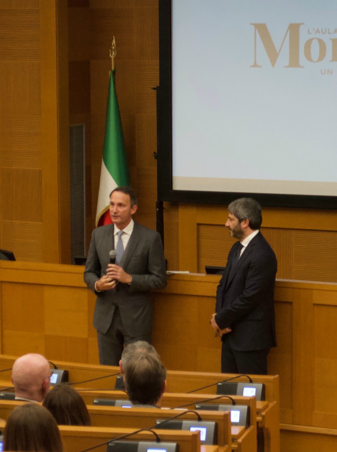 Copertina di “L’aula di Montecitorio. Un secolo tra arte storia”. Su Sky il viaggio alla scoperta dell’identità storica e culturale della nostra Repubblica