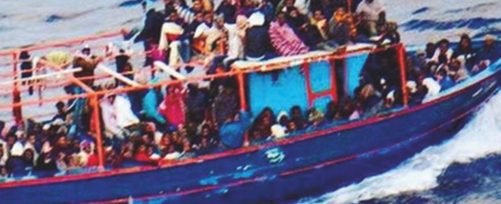 Sui social - La foto diffusa dal vicepremier Matteo Salvini A Pozzallo 200 profughi. Da Salvini attacco a Malta