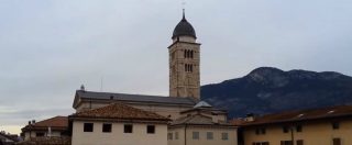 Copertina di Trento, il governatore leghista blinda la chiesa: guardie armate per scortare i fedeli a messa. E costano 50mila euro