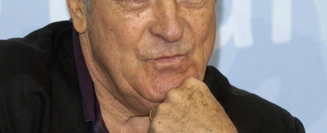 Bernardo Bertolucci morto, addio al regista di Novecento e L’ultimo imperatore: aveva 77 anni