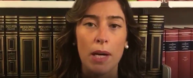 Copertina di M5s, Boschi al padre di Di Maio: “Le auguro che non le gettino fango come suo figlio ha fatto con mio padre”