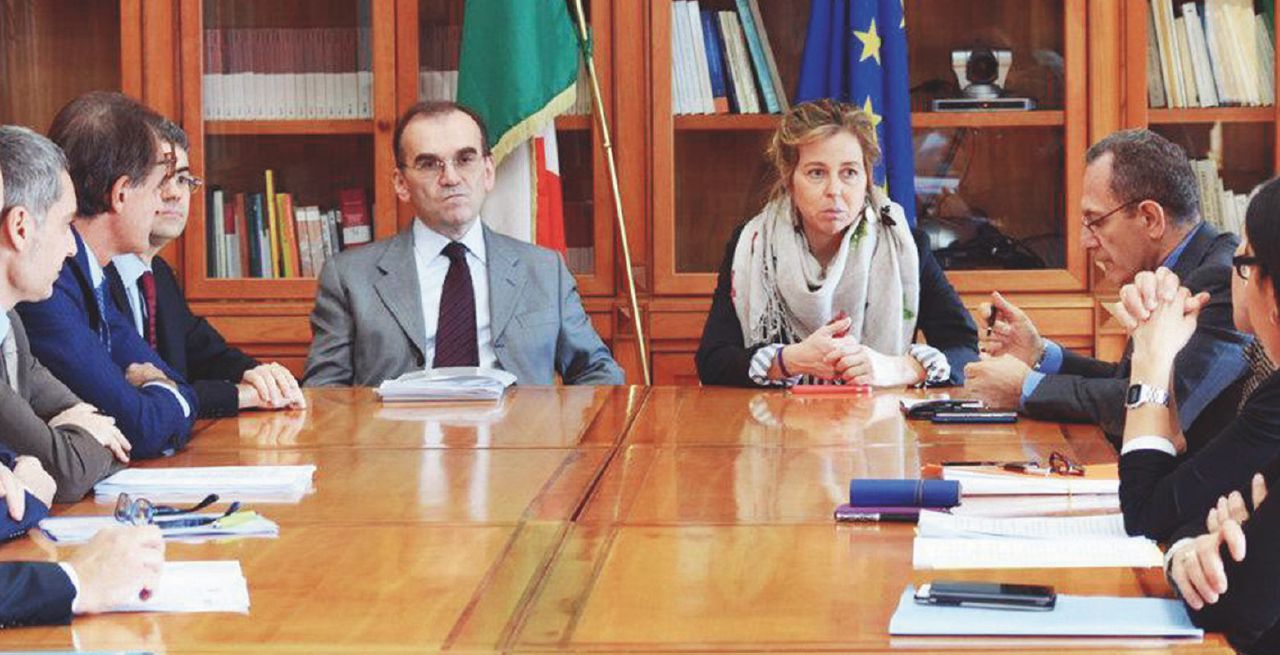 Copertina di La Grillo si affida a un ras del Vaticano e della sanità privata