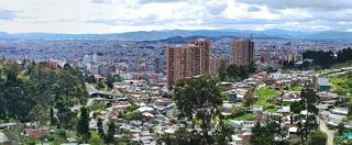 Copertina di Città e verde: dove si piantano più alberi, crescono benessere, sicurezza e ricchezza. La linea green funziona perfino a Bogotà