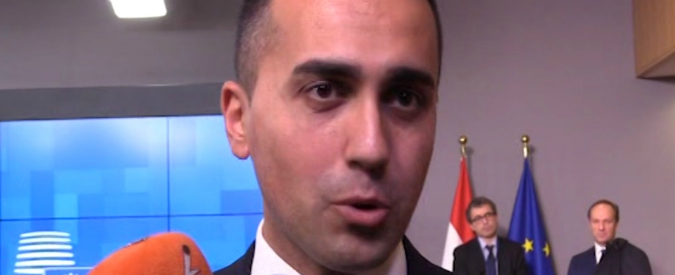 Copertina di Reddito di cittadinanza, Di Maio: “Non c’è nessun giallo sulle tessere”. Poi la spiegazione su chi le stamperà