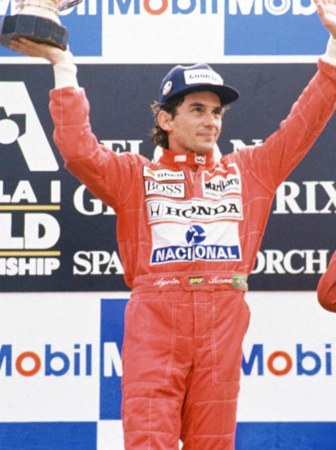 Ayrton Senna, la rivelazione della sua ex: “Un mese prima della morte mi disse: ‘Sento che non vivrò a lungo'”