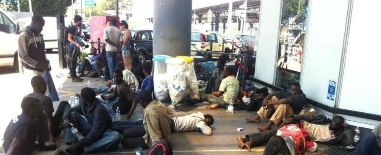 Dl Sicurezza, 24 migranti cacciati dal Cara di Isola Capo Rizzuto e portati in stazione: “Non hanno un posto dove andare”