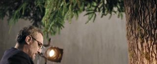 Copertina di “Spelacchio is back”. L’albero di Natale di Roma protagonista del nuovo spot Netflix: il video è virale