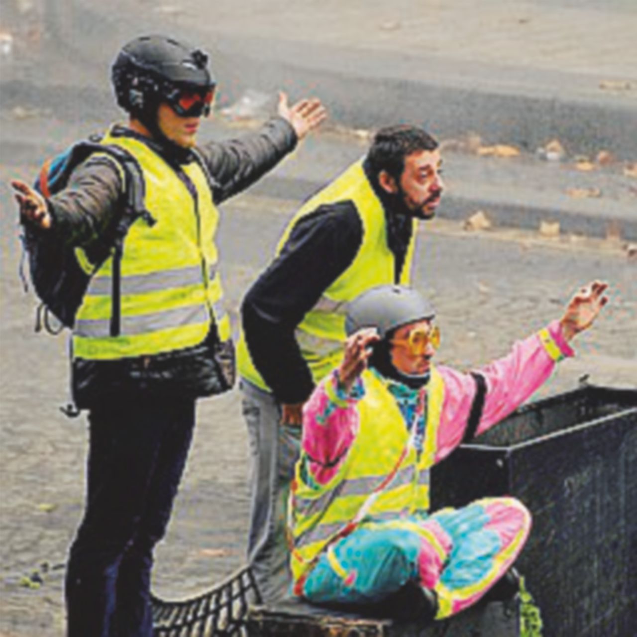 Gilet gialli 3° atto. In piazza anche scuola, banlieue e Mélénchon