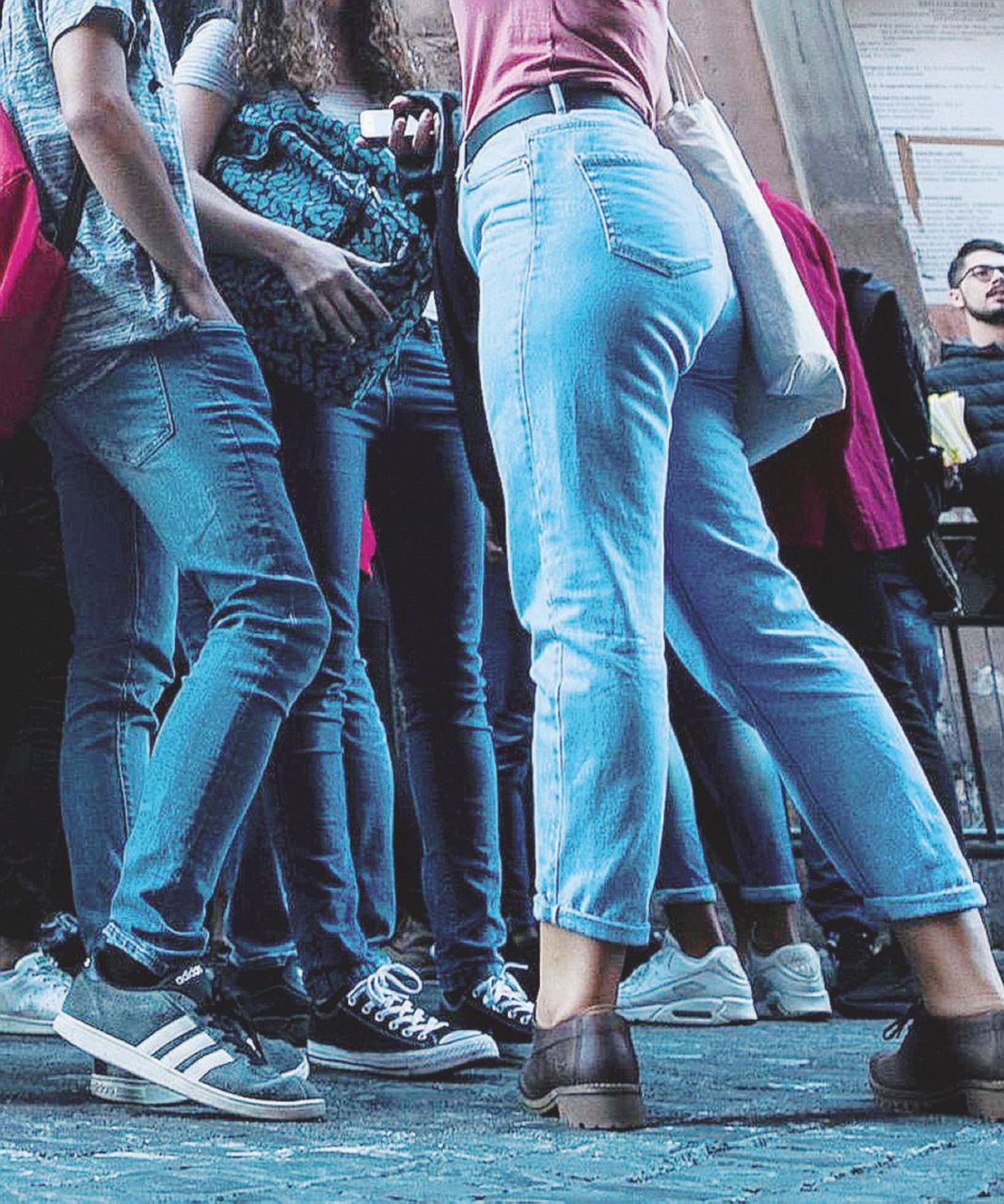 Sesso tra i banchi: “Ti do il mio corpo per le ripetizioni”