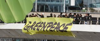 Copertina di Slovacchia, 12 attivisti di Greenpeace rischiano condanna fino a 5 anni per manifestazione pacifica