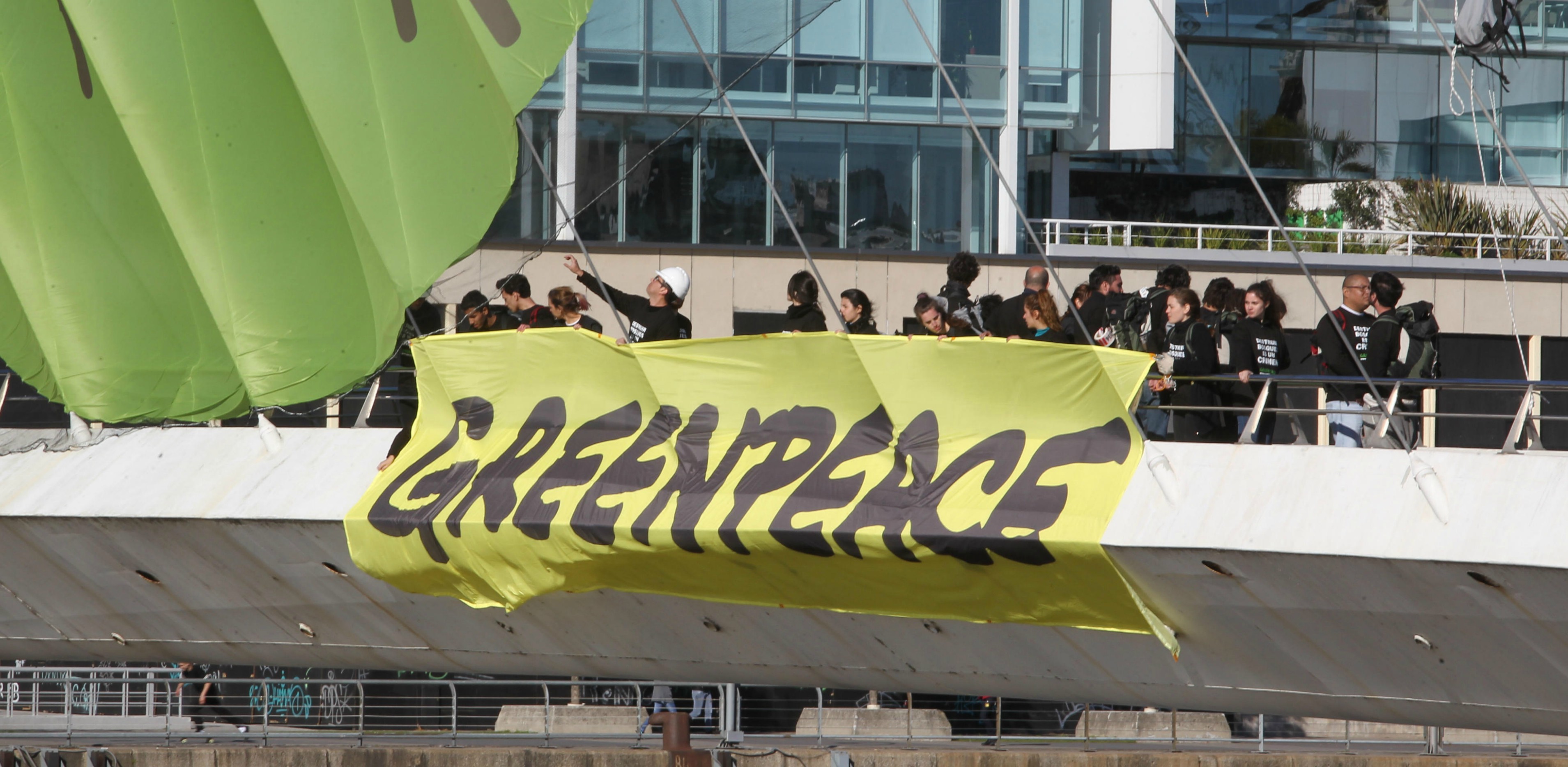 Slovacchia, 12 attivisti di Greenpeace rischiano condanna fino a 5 anni per manifestazione pacifica